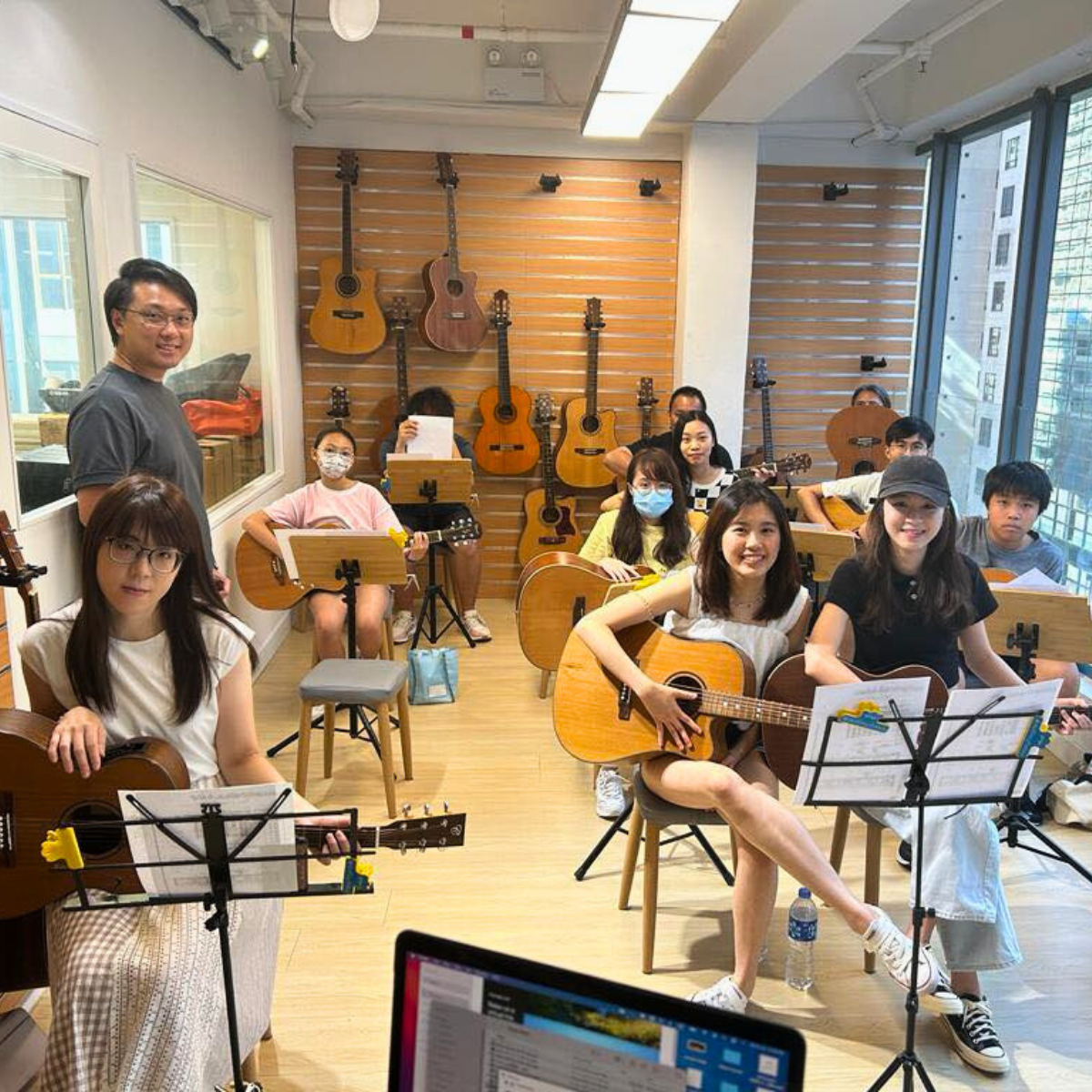 Team Building 活動,3小時創建,彈唱及錄製團隊歌曲