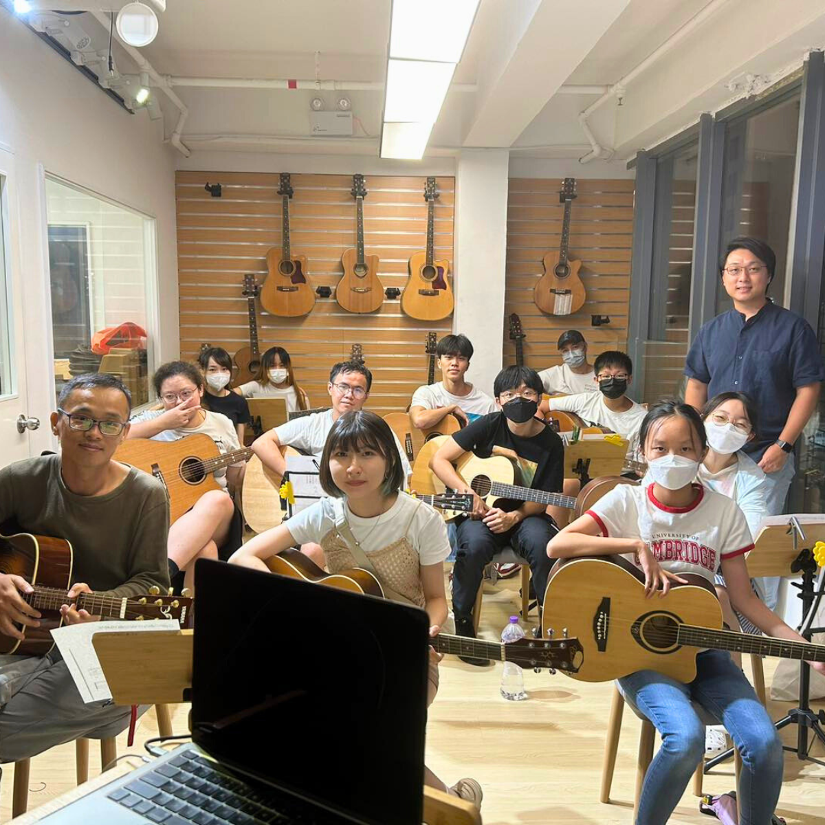 Team Building 活動,3小時創建,彈唱及錄製團隊歌曲