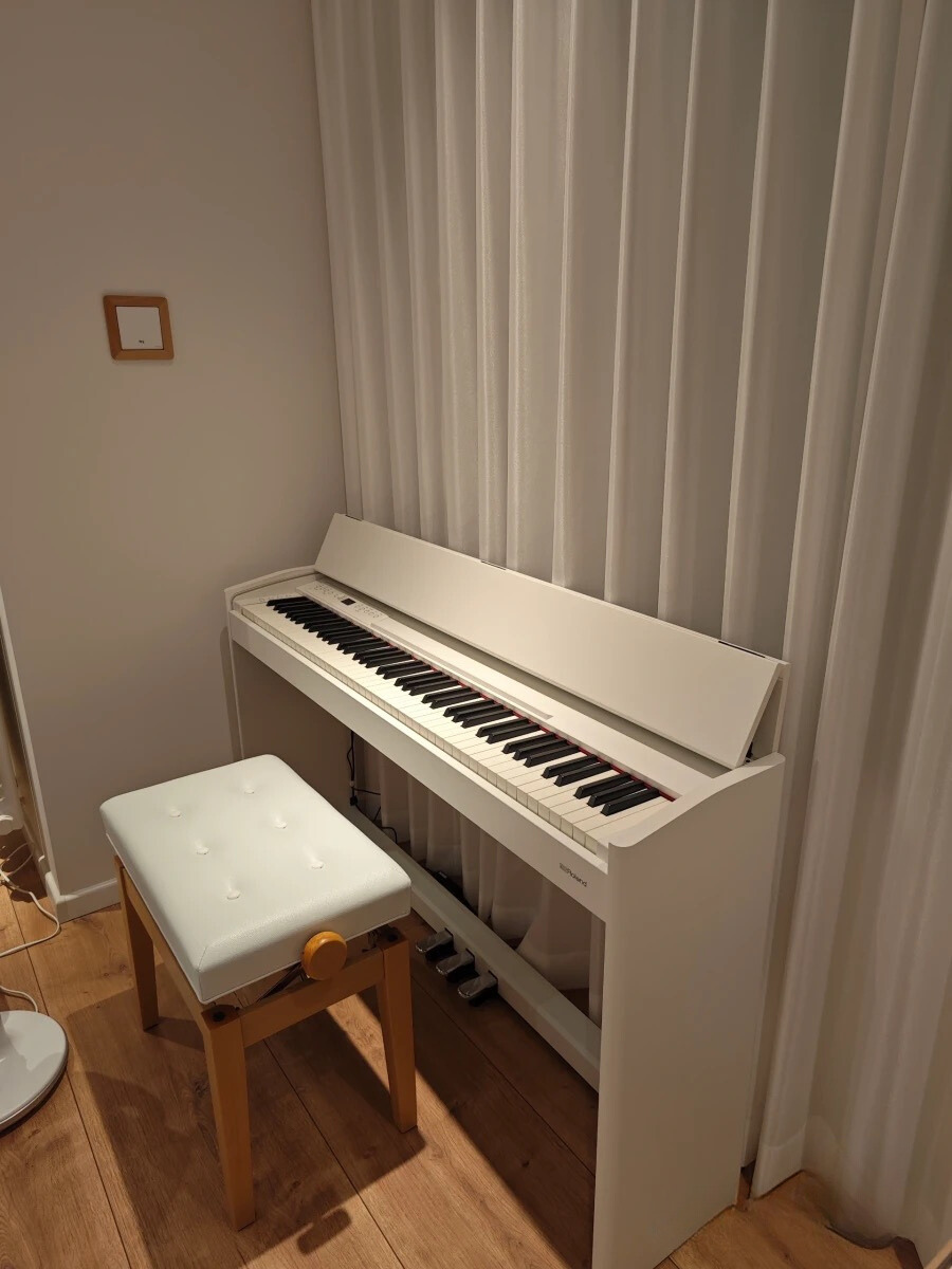 (Latest 2024) Roland F-701 Digital Piano