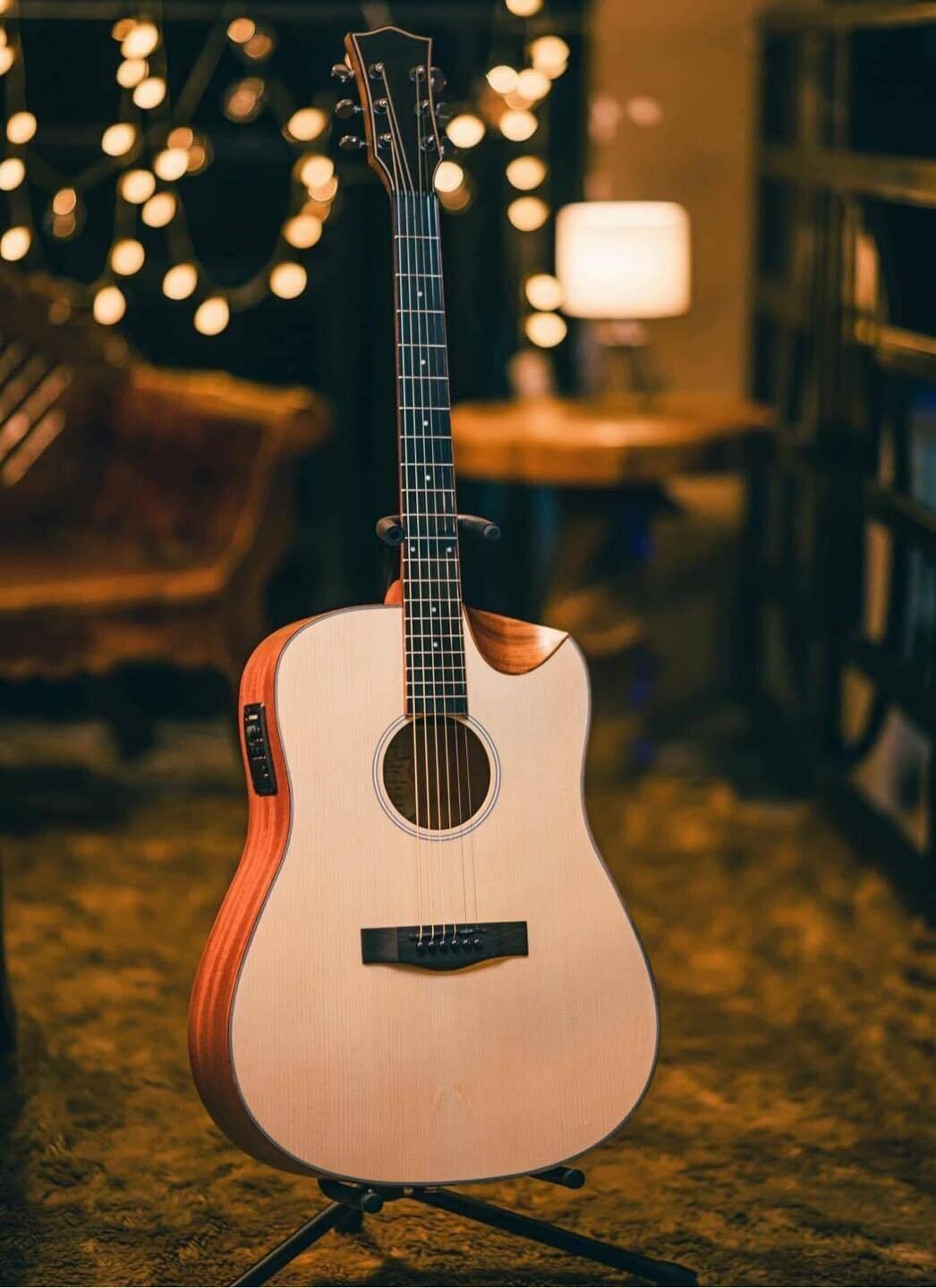2022 Selected 40-inch yellow fir ancient Spanish handmade SQOE bakelite guitar