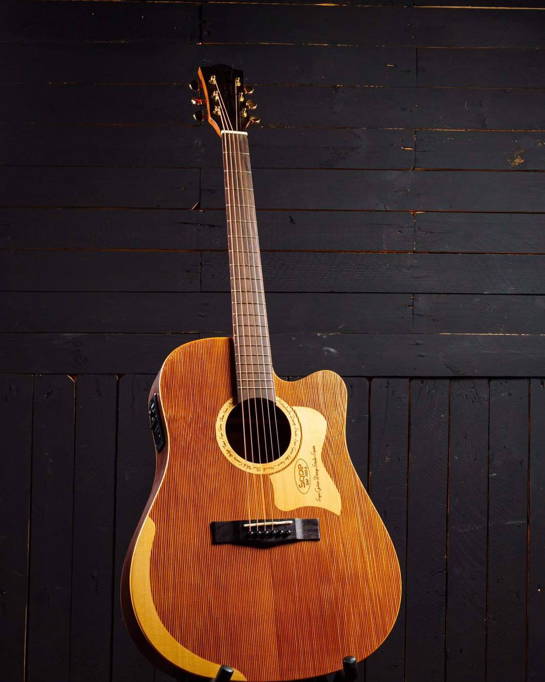 2022 Featured 40 Inch Red Pine Ancient Spanish Handmade SQOE Bakelite Guitar