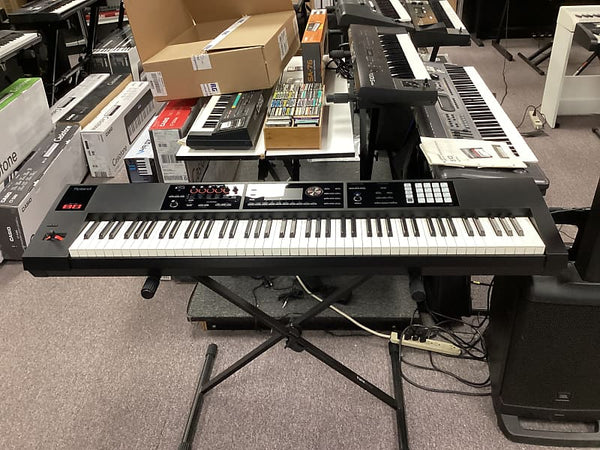 Roland FA-08 音樂工作站